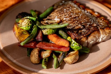 Día del asado en Asadero: estilo nórdico, carnes premim y vegetales de huerta propia.