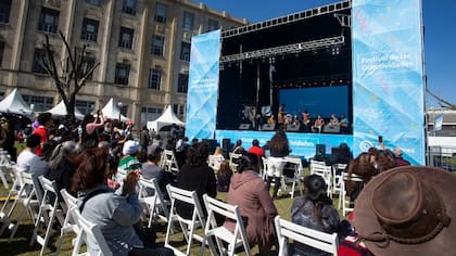 Día del Inmigrante en el ex Hotel de los Inmigrantes (Foto: Télam)