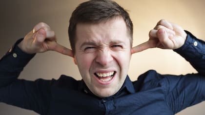 La exposición al ruido en el trabajo es uno de los riesgos al que están expuestas muchas personas a diario