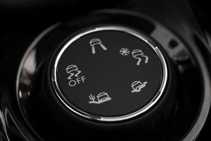 Dial de selección del sistema Grip Control (Normal, Nieve, Barro. Arena y ESP Off)