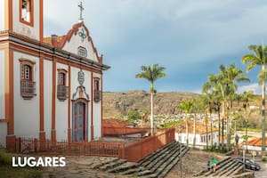 La ciudad que reúne un casco histórico bellísimo y una historia de piedras preciosas y esclavos