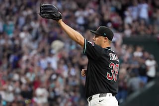 Diamondbacks anotan dos veces con toque y error en tiro para superar 2-1 a Bravos