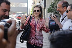 Mondino cuestionó a Fernández por nombrar embajadores “media hora antes” de irse