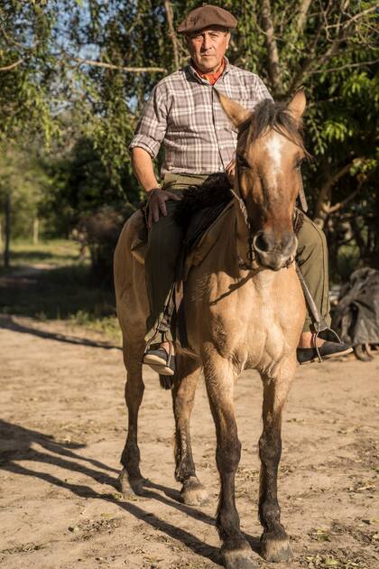 Bruno Leiva es uno de los ex cazadores que se convirtieron en guías de sitio.