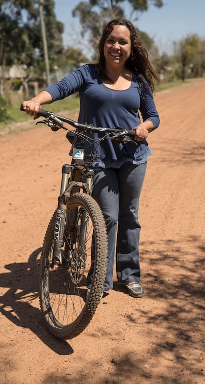 Diana Frete, voz cantante del pueblo, lidera un grupo de chamamé local y es viceintendenta