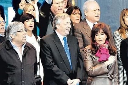 Diana Conti durante un acto junto a Néstor y Cristina