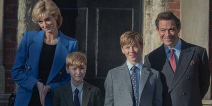 Diana, Harry, William y el príncipe Carlos en The Crown