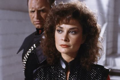 Diana (Jane Badler), la irresistible malvada de V: Invasión extraterrestre