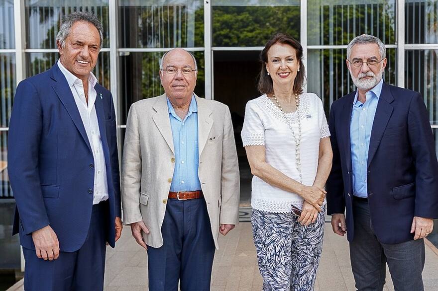 Mondino elogió a Scioli y dijo que quieren que siga como embajador en  Brasil - LA NACION