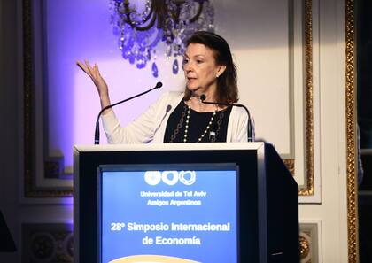 Diana Mondino en el 28º Simposio Internacional de Economía
