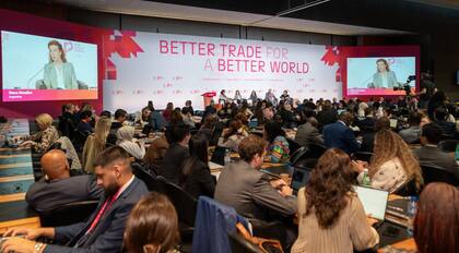 Diana Mondino, en su viaje a Europa