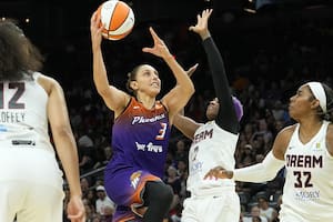 Los dos récords impresionantes que rompió Diana Taurasi, la estrella del básquetbol de raíces argentinas