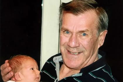 Dianne cuenta que Ronnie los ayudaba con los niños cuando ella no podía debido a sus problemas relacionados con el síndrome de fatiga crónica (ME)