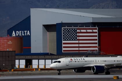 Días atrás Delta había confirmado a LA NACION que del 25 de octubre al 11 de noviembre iban a cancelar las rutas Atlanta-Ezeiza y Nueva York-Ezeiza por los arreglos programados en el aeropuerto.