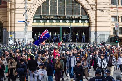Días atrás, manifestantes salieron a las calles de Sídney y Melbourne a repudiar las restricciones impuestas por el primer ministro Morrison. (Foto: Sydney Low / ZUMA Press Wire / dpa)