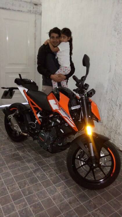 Díaz, con la moto que le robaron