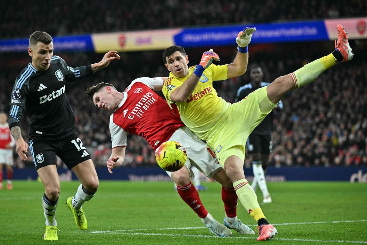 Empate para Martinez, novamente fraco nos escanteios e momento de tensão com a torcida do Arsenal