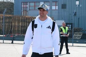 Dibu Martínez desembarcó en Francia con el Aston Villa (Foto: Instagram @astonvilla)