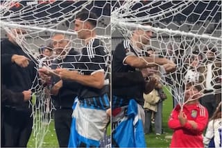 El desopilante momento de Dibu Martínez con su familia tras consagrarse campeón con Aston Villa