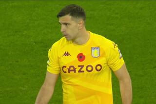 Dibu Martínez recibió otra goleada y sufre una racha negra en la Premier League