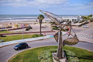 Dibujando Espacios de Pájaro Gómez. Parque escultórico de Pinamar