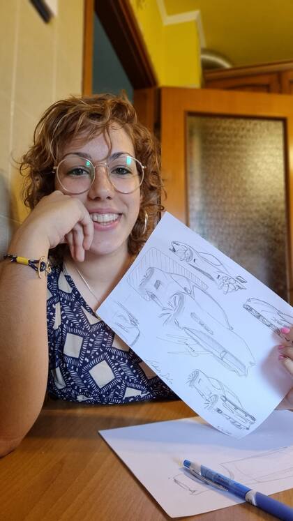 Dibujar autos la apasiona; lo hizo desde muy pequeña