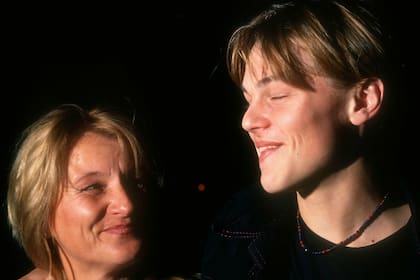 DiCaprio cuando recién comenzaba en cine, con su madre, Irmelin Indenbirken