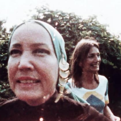 Dicen que fue Lee Bouvier Radziwill quien intercedió para que Jackie (o más bien, Aristóteles Onassis) las ayudara