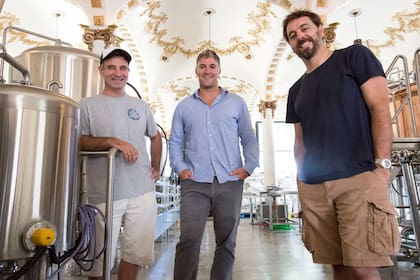 Diciero, De Achaval y Schickendantz se refieren a Rabieta como la cerveza artesanal malcriada.