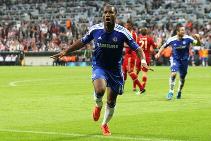 Didier Drogba celebra el gol que le dio el título a Chelsea en la Champions League