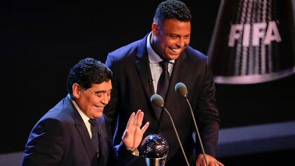 Diedo Maradona y Ronaldo en la gala de los Premios The Best que se entregan en Londres