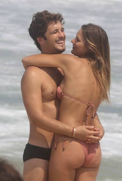 Diego Boneta y su novia, Mayte Rodríguez, divertidos y románticos en sus vacaciones