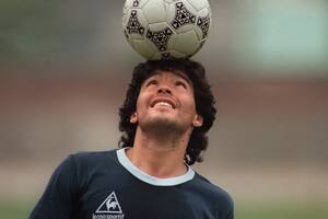La idea de una leyenda del fútbol para homenajear a Maradona en medio de los partidos del Mundial