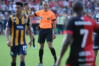 Abal en el clásico rosarino: de la “falta de jerarquía” a cobrar 42 foules