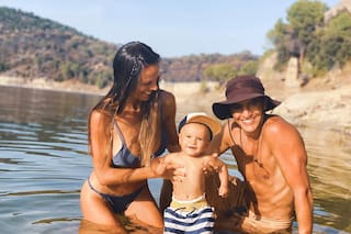 La pareja de argentinos que fabrica trajes de baño sustentables y factura 180 mil euros por año en España