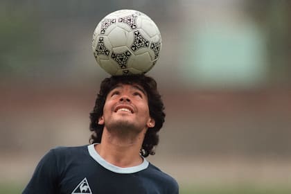 Maradona llegaba a la gente, empapaba su piel, generaba entusiasmos indescriptibles