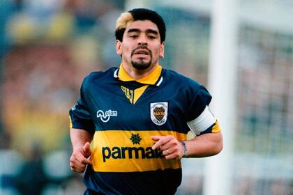 Diego Armando Maradona en su regreso a Boca en un partido oficial, otra de las efemérides del 7 de octubre