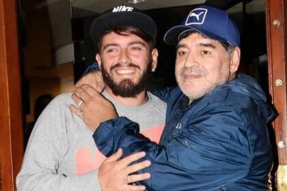 Diego Armando Maradona Jr. junto a su papá