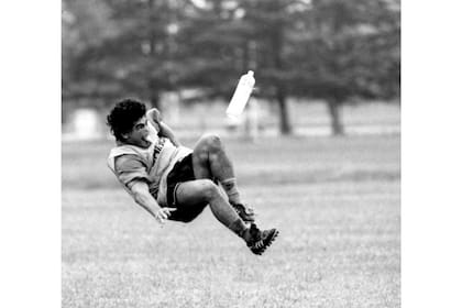 Un instante mágico de un entrenamiento en el predio de la AFA de Ezeiza. Recuerda Heer: "Todo era fútbol para él. Tenía un halo especial"