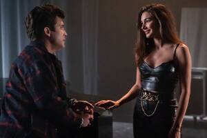 Diego Boneta (Luis Miguel) y Mariela Garriga (Jessy/Daisy Fuentes) en una escena del penúltimo episodio de la bioserie