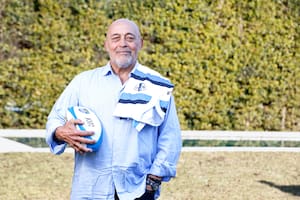 Diego Cash hoy, a los 63 años, entusiasmado con poder transmitir su experiencia a las camadas con las que trabaja