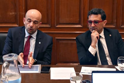 Diego Chaher (derecha) es titular de la Agencia de Transformación de Empresas Públicas. En la imagen está junto a Franco Mogetta.