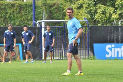 Diego Cocca pretende volver al triunfo de local ante Vélez