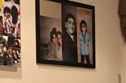 El cuadro dondeaparece Benjamín Agüero con la camiseta de Atlético Madrid y la cara del Kun borrada