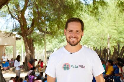 Diego conoció a un grupo de hermanos que se encontraban en vulnerabilidad y comenzó con ellos una relación