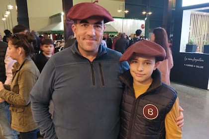 Diego Eder junto a su hijo Fermín, un apasionado por la ganadería