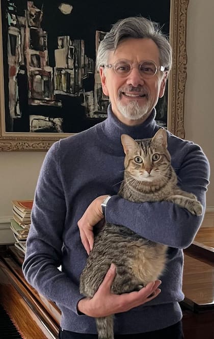 Diego, el famoso gato que creció en México y ahora vive en París (Foto: X/@Jean-Pierre Asvazadourian)