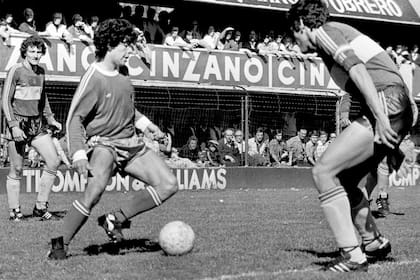 Diego en Argentinos Jrs. contra Boca 1978