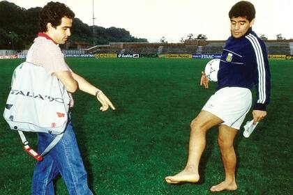 Diego expuso al mundo el tobillo que, vaya paradoja, se había convertido en una pelota de fútbol. 
