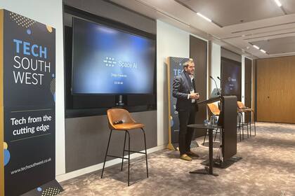 Diego Favarolo, CEOdeSpaceAI, presentando su proyecto en el Tech South West Showcase